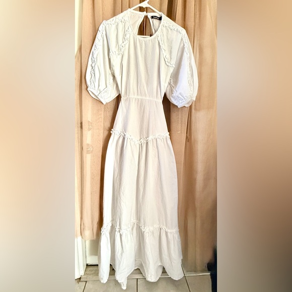 Boohoo Dresses & Skirts - Boohoo Romantic White Tiered Balloon Sleeve Maxi Dress